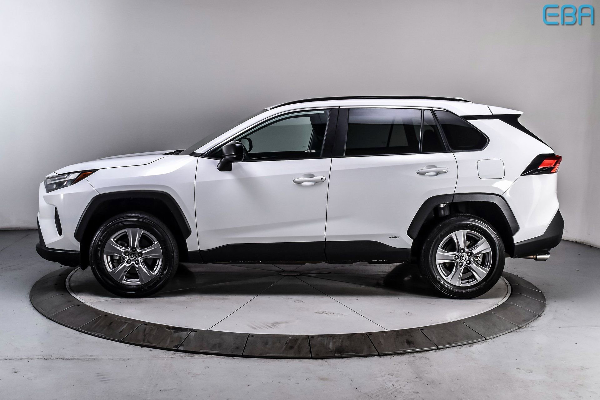 Used 2025 Toyota RAV4 LE AWD/4WD image 3