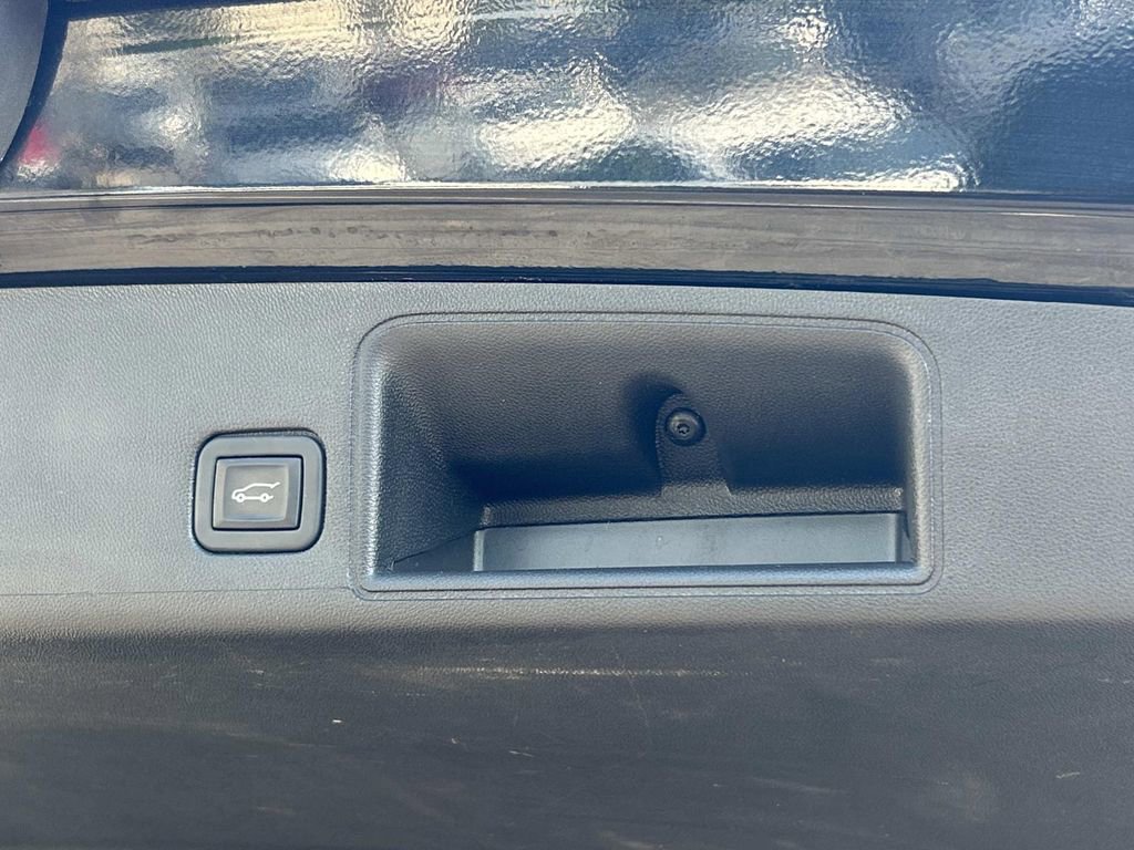 Used 2023 GMC Terrain SLT w/ Infotainment Package II AWD/4WD image 14