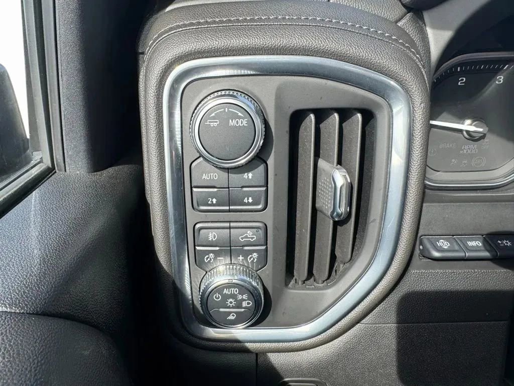 Used 2022 GMC Sierra 3500 Denali w/ Denali Black Diamond Edition image 25