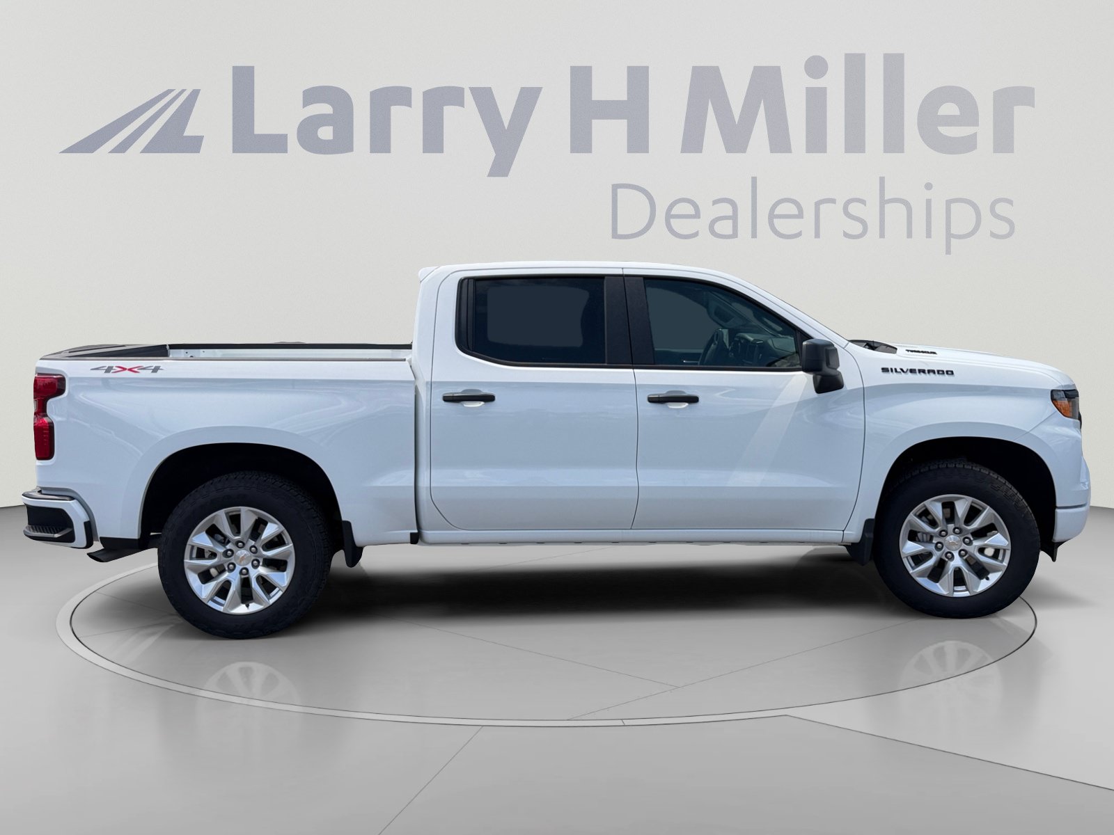 New 2026 Chevrolet Silverado 1500 Custom w/ LPO, Dark Essentials Package AWD/4WD image 6