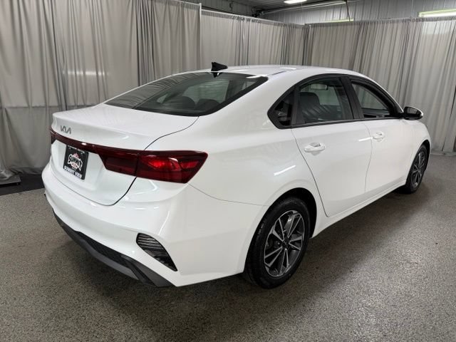 Used 2022 Kia Forte LXS FWD image 4
