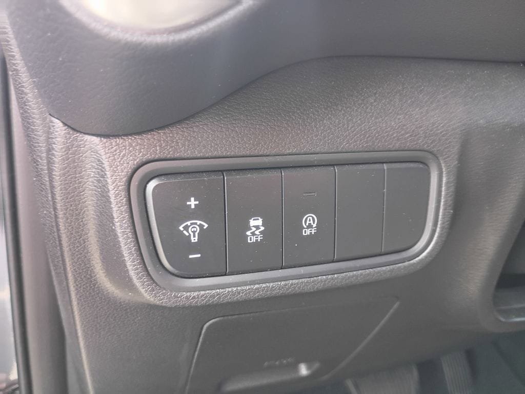Used 2025 Kia Soul LX w/ LX Technology Package FWD image 23