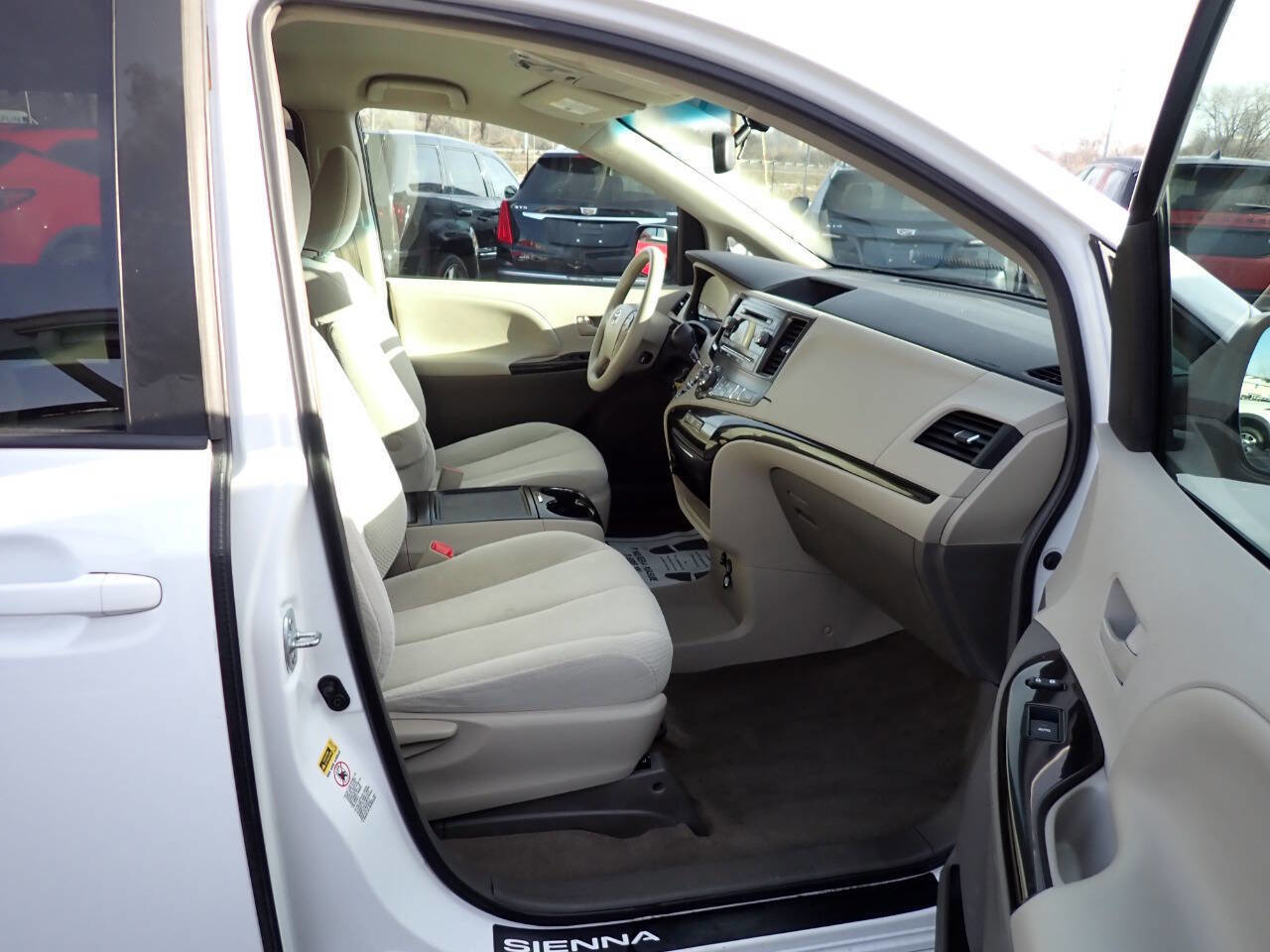 Used 2014 Toyota Sienna LE FWD image 9