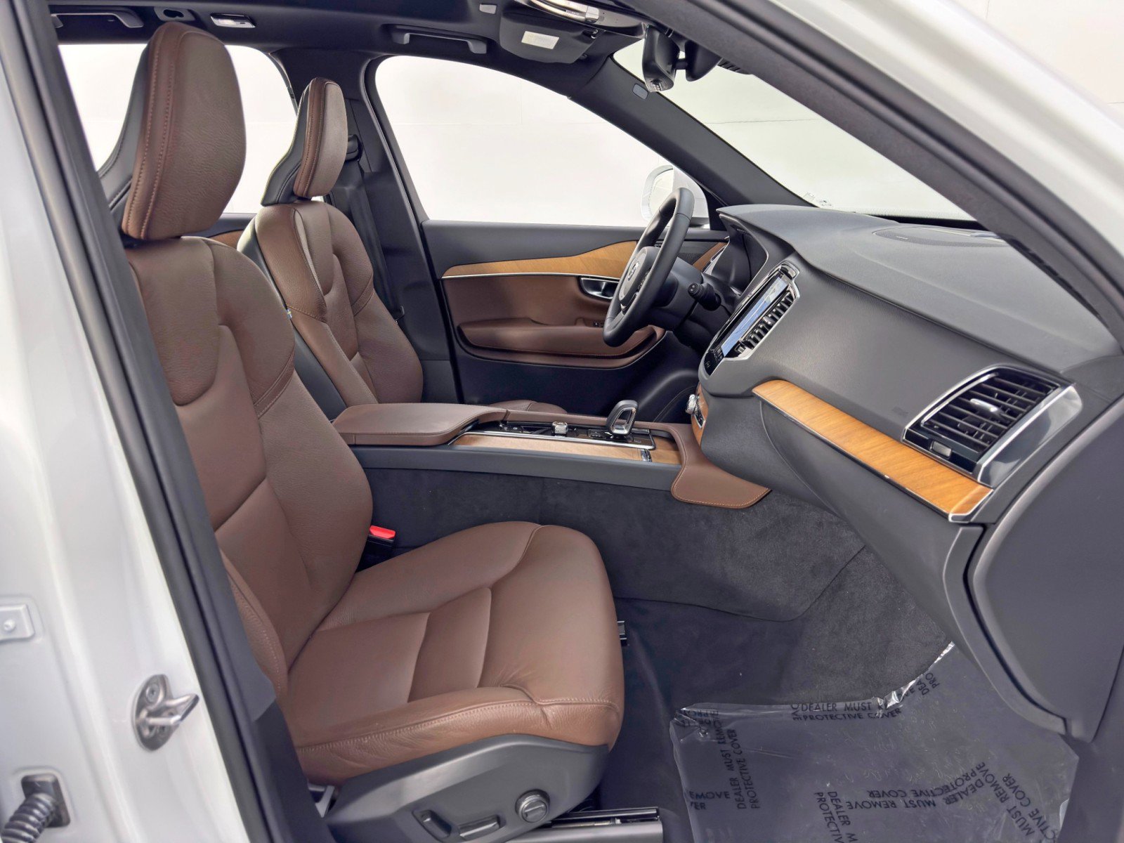 Used 2024 Volvo XC90 T8 Plus image 16