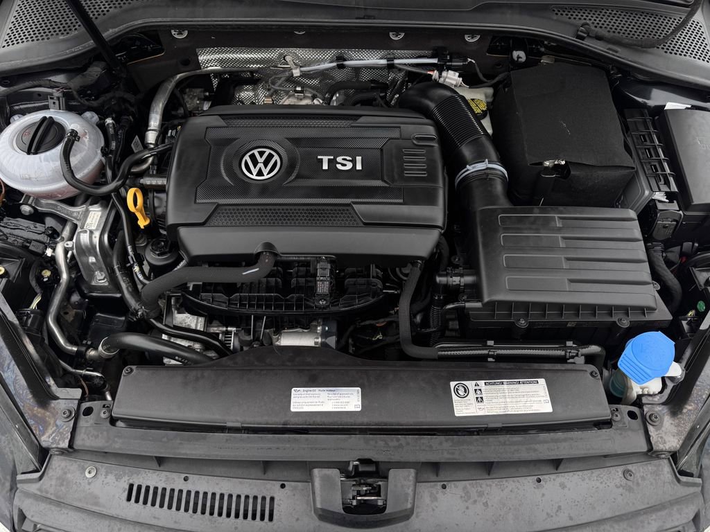 Used 2017 Volkswagen Golf S image 27