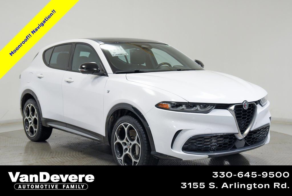 Used 2024 Alfa Romeo Tonale Ti w/ Premium Interior Package image 1