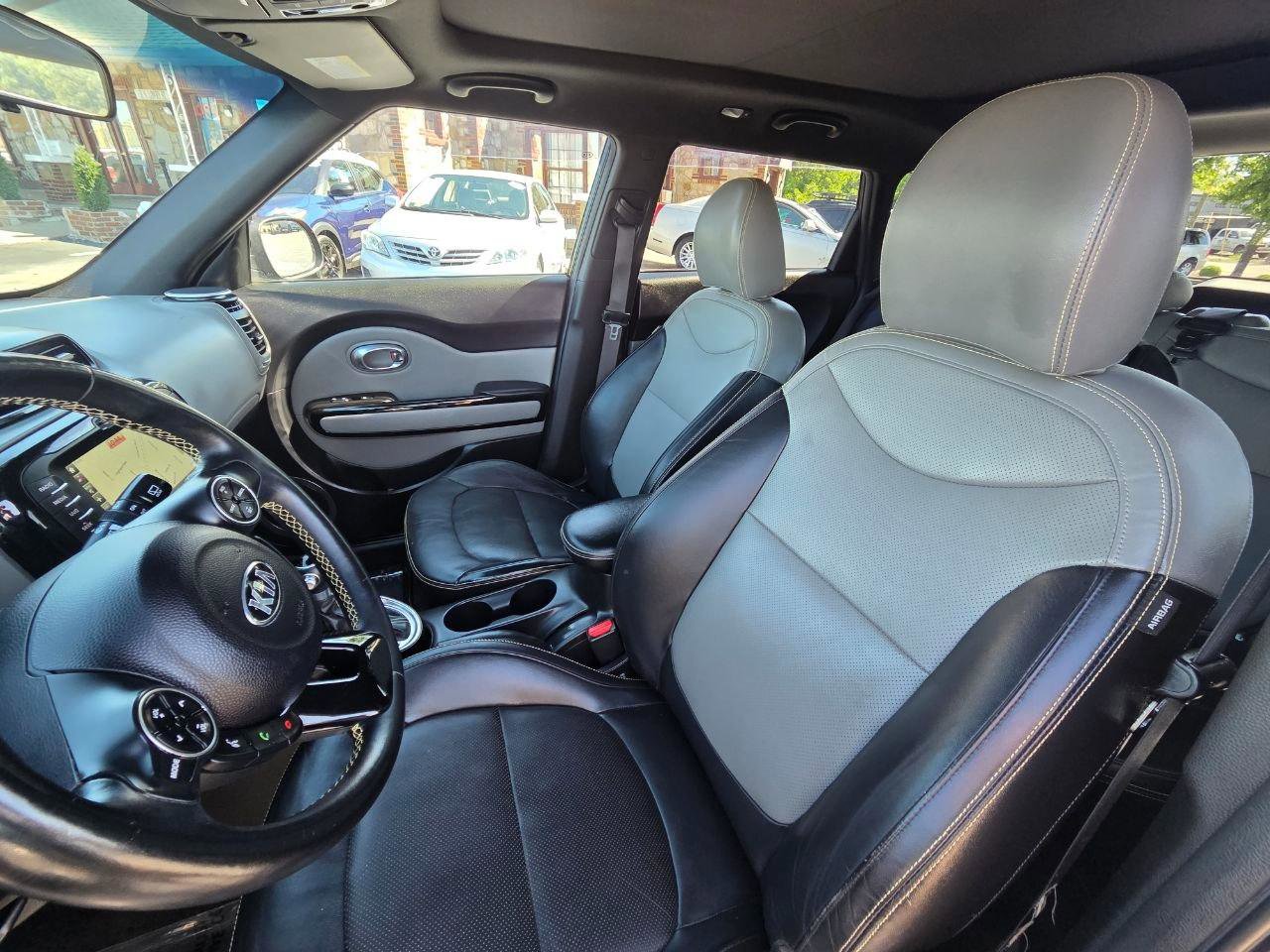 Used 2015 Kia Soul + w/ Primo Package FWD image 12