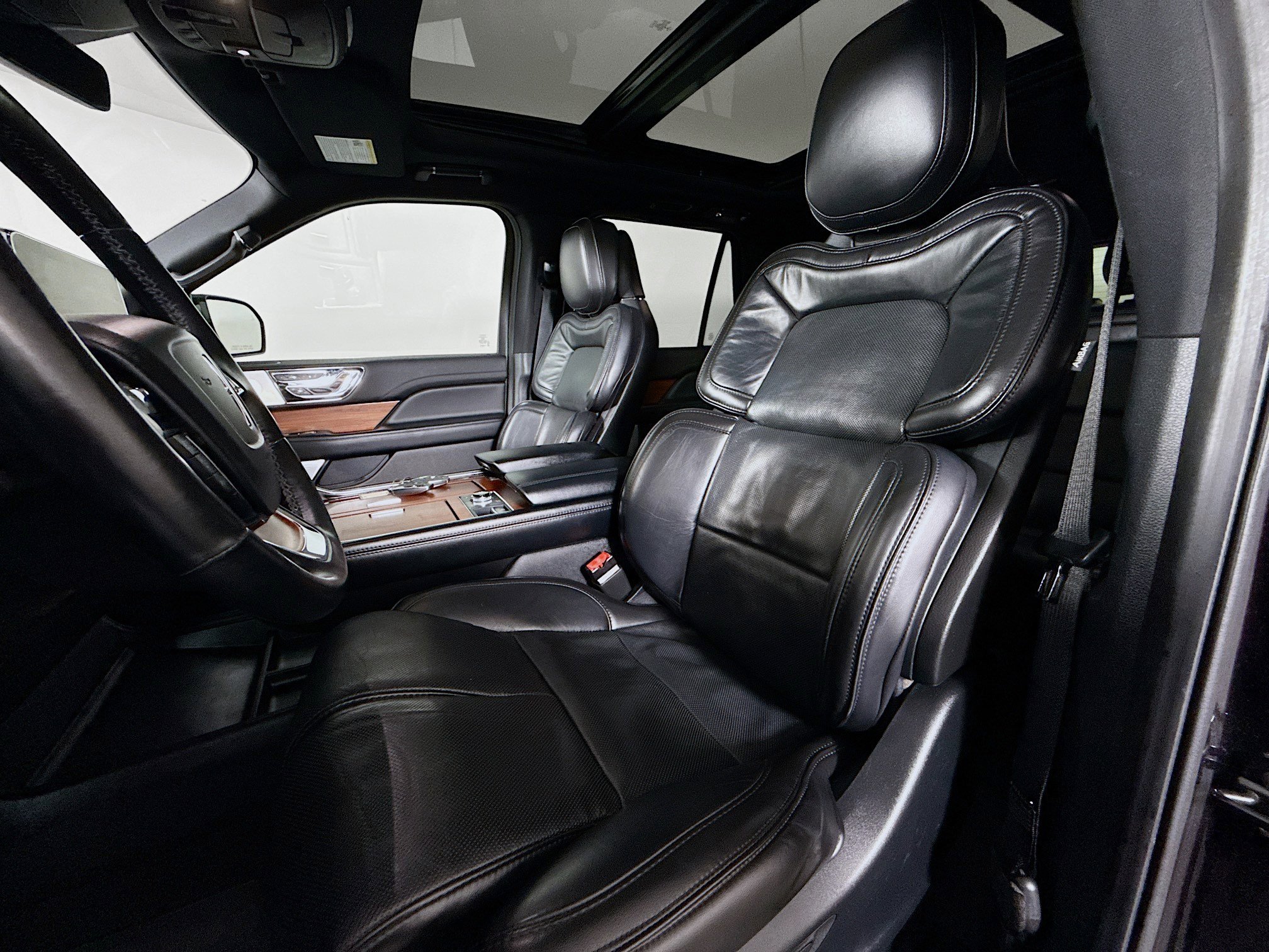 Used 2019 Lincoln Navigator Reserve AWD/4WD image 11