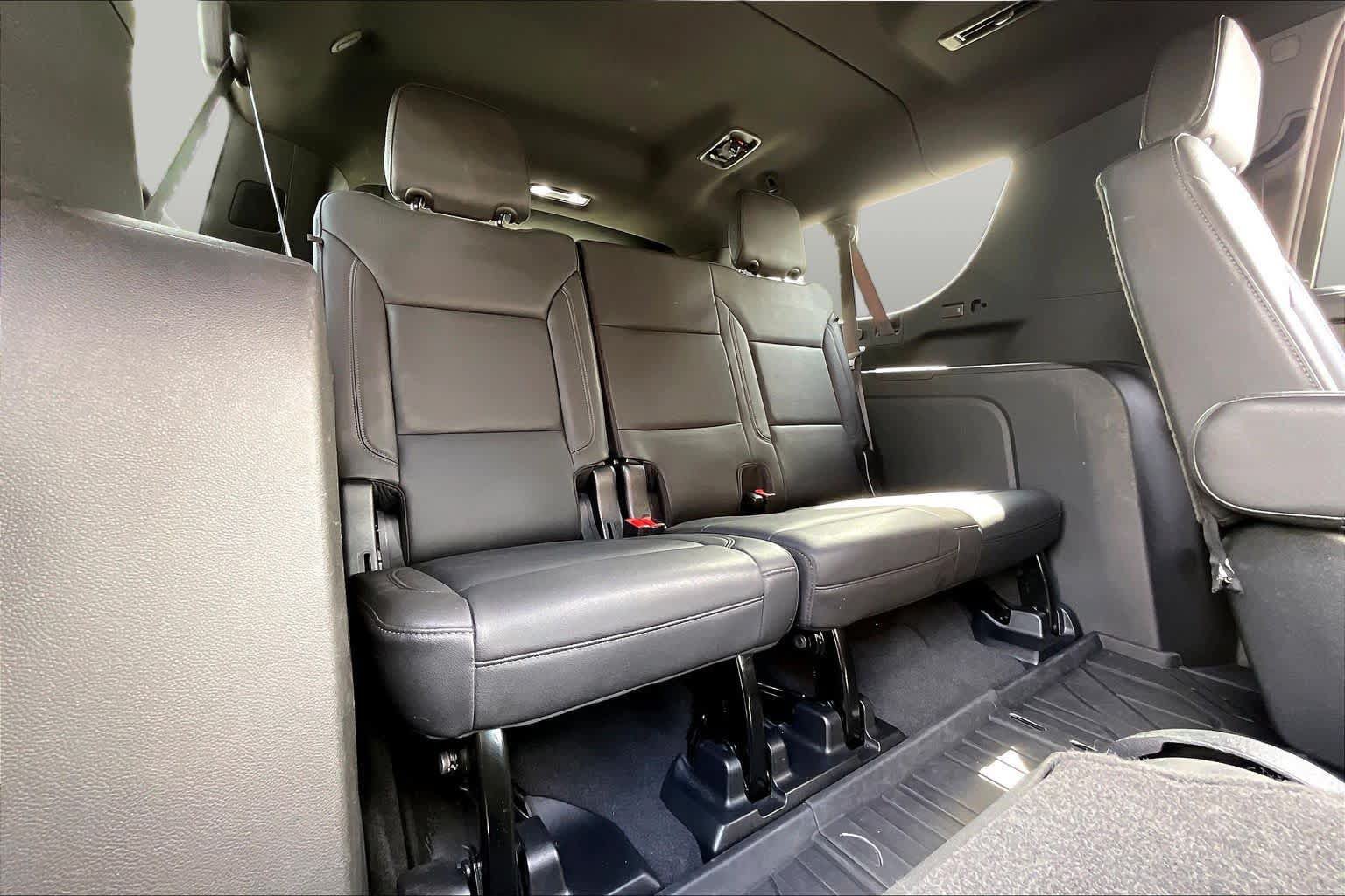 Used 2023 Chevrolet Suburban Z71 w/ Luxury Package AWD/4WD image 28