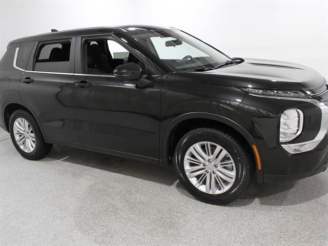 Used 2024 Mitsubishi Outlander ES image 1