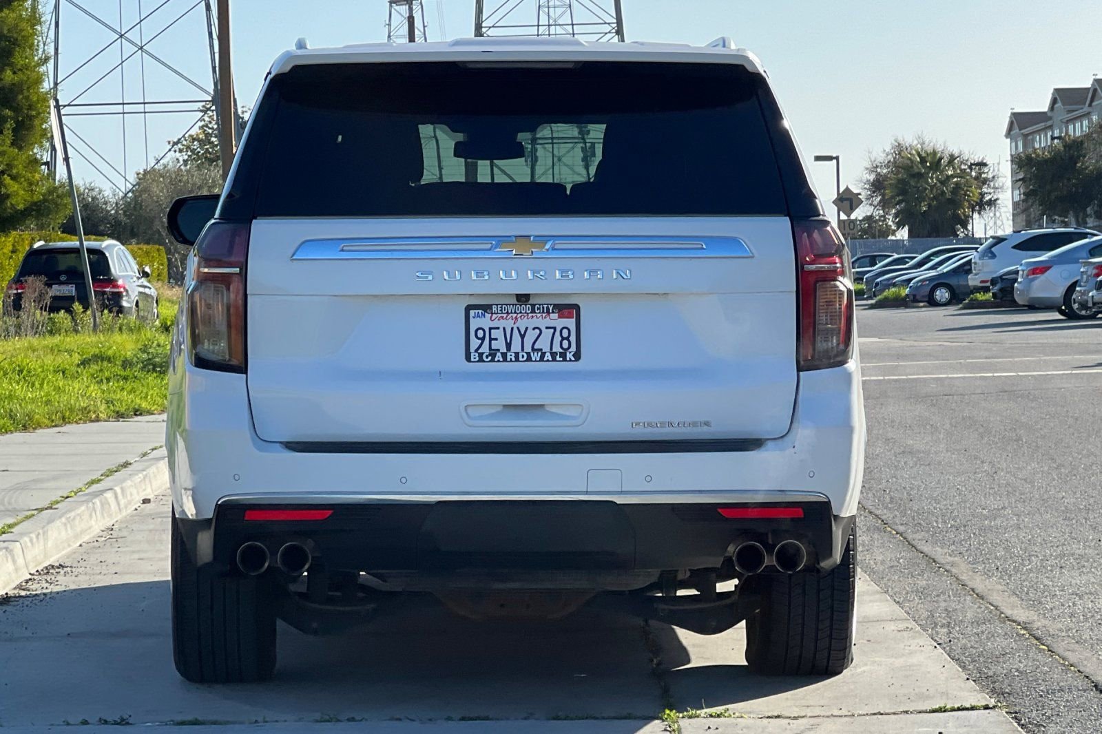 Used 2023 Chevrolet Suburban Premier image 5