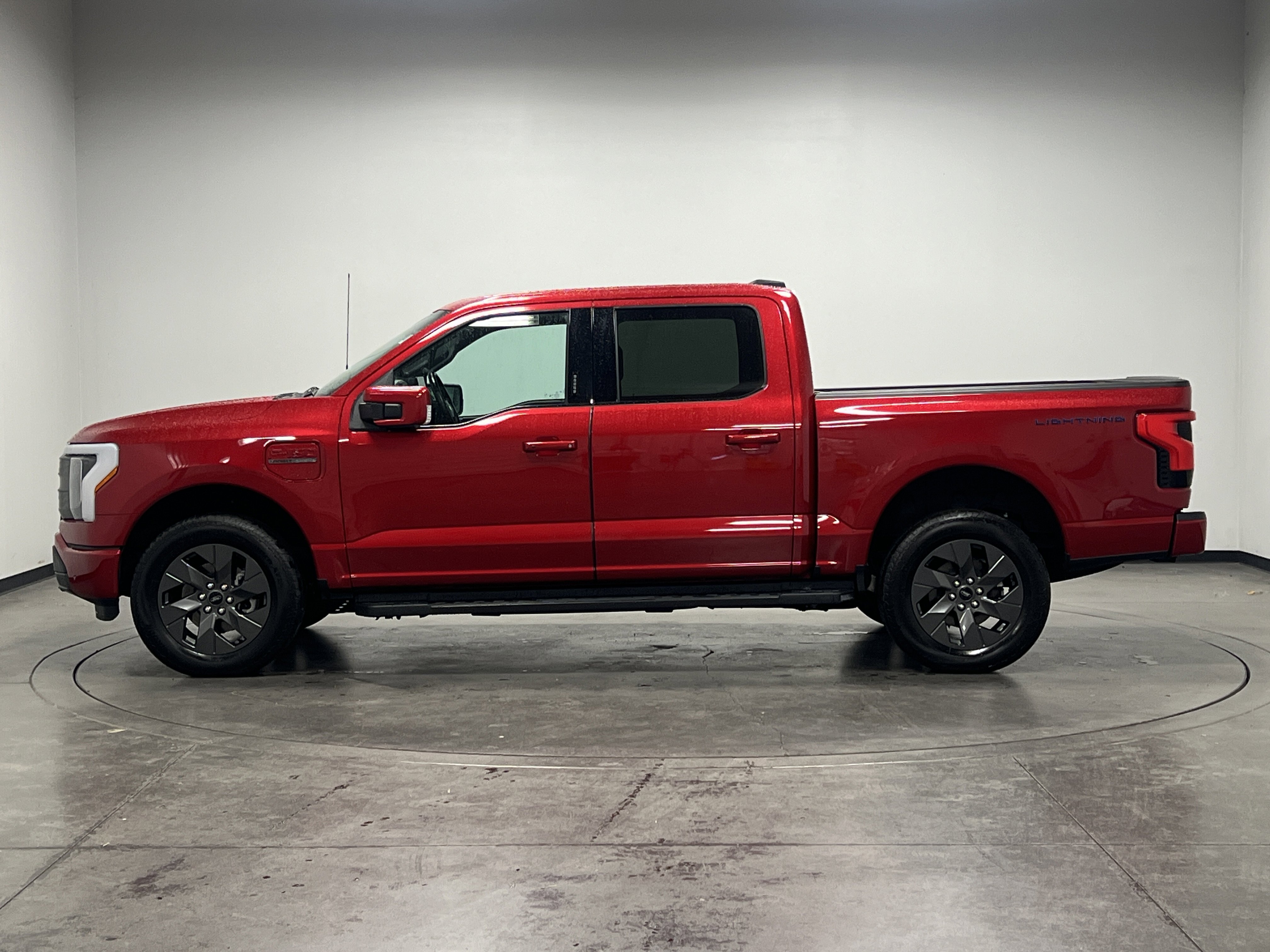 Used 2023 Ford F150 Lightning Lariat AWD/4WD image 5