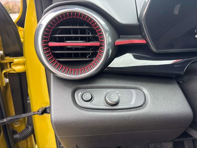 Used 2024 Chevrolet Trax RS w/ Driver Confidence Package image 32