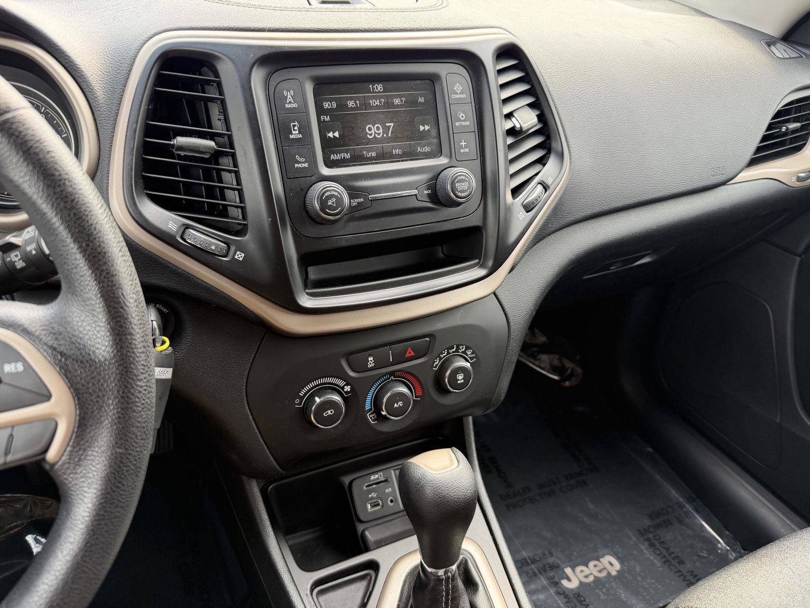 Used 2016 Jeep Cherokee Sport image 12