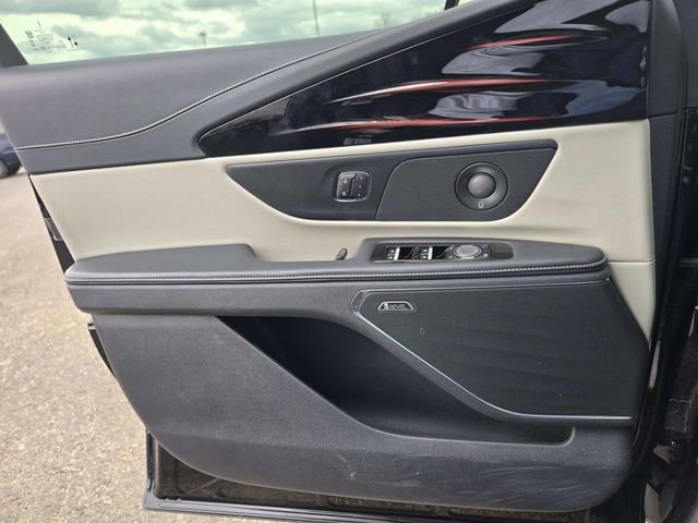 Used 2025 Lincoln Nautilus Premier w/ Equipment Group 102A image 13