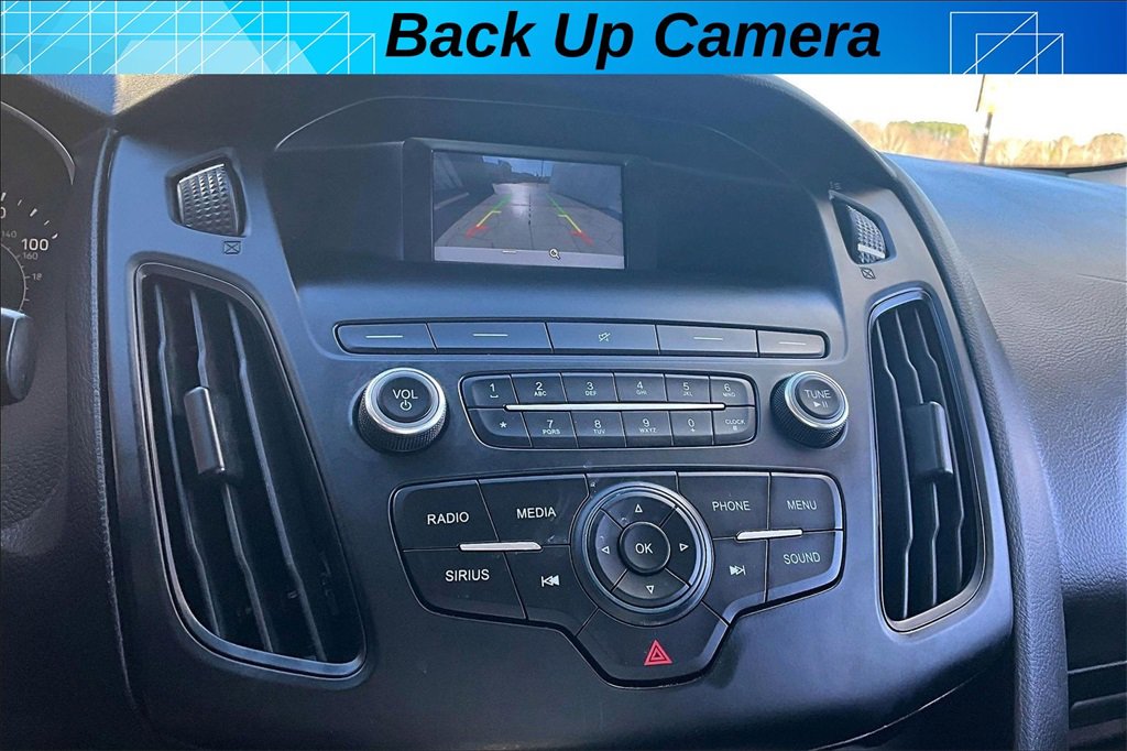 Used 2018 Ford Focus SE w/ SE Appearance Package image 13