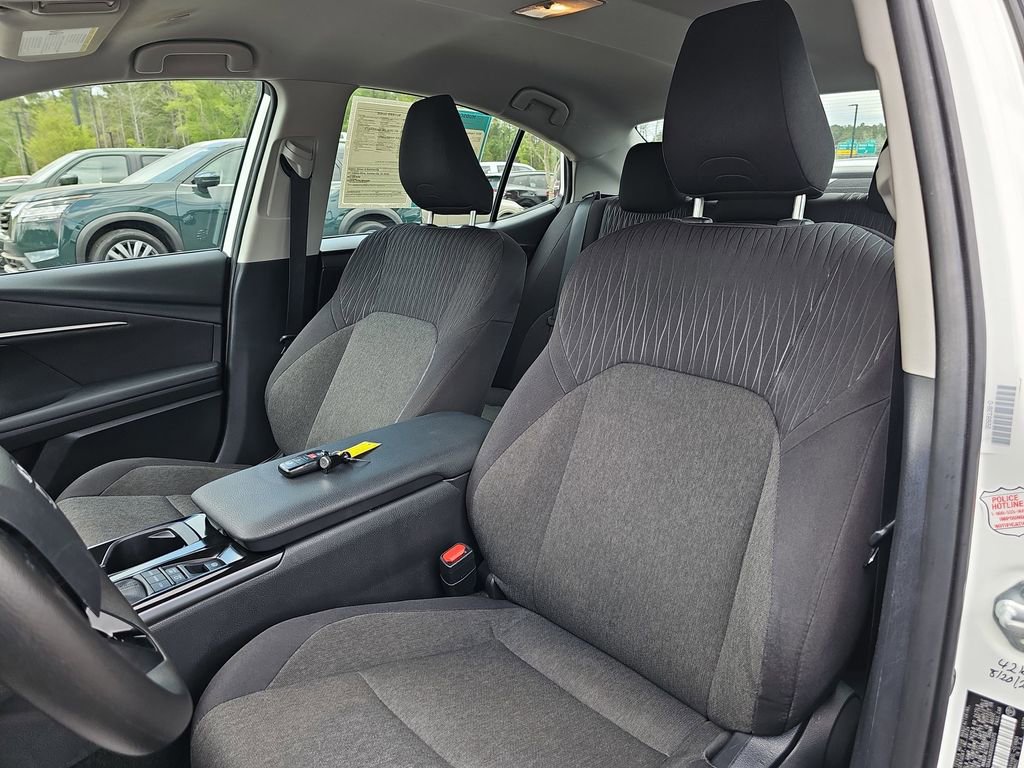 Used 2025 Toyota Camry LE image 19