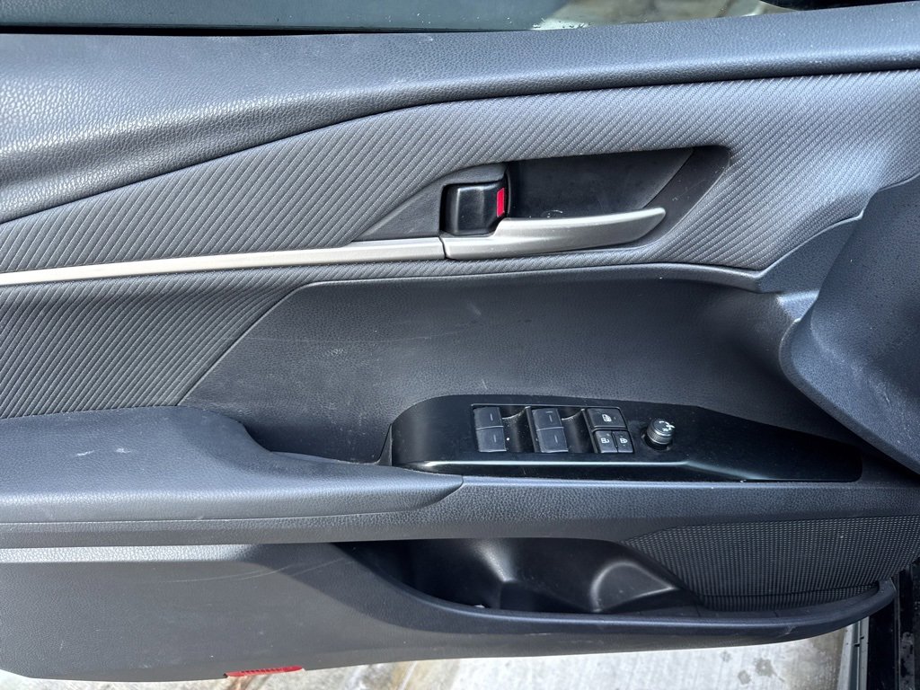 Used 2025 Toyota Camry SE image 18