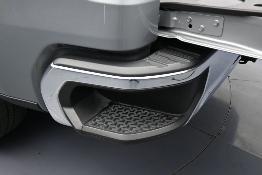 Used 2024 Chevrolet Silverado 1500 LT RWD image 40