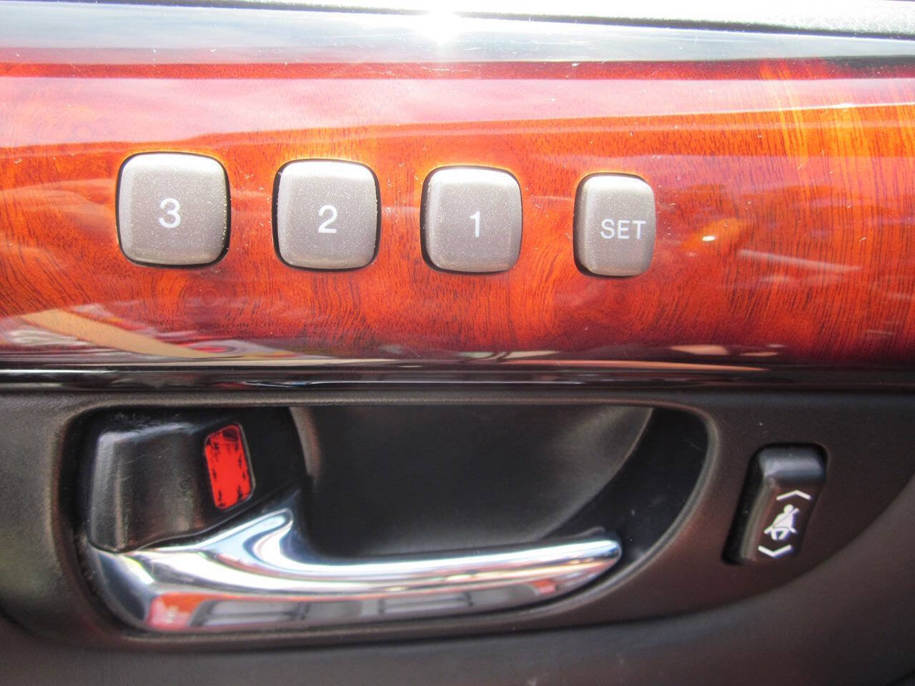 Used 2004 Lexus LS 430 RWD image 29