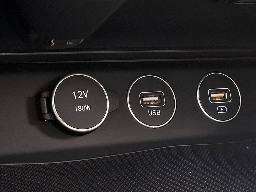 Used 2022 Genesis G70 2.0T image 25