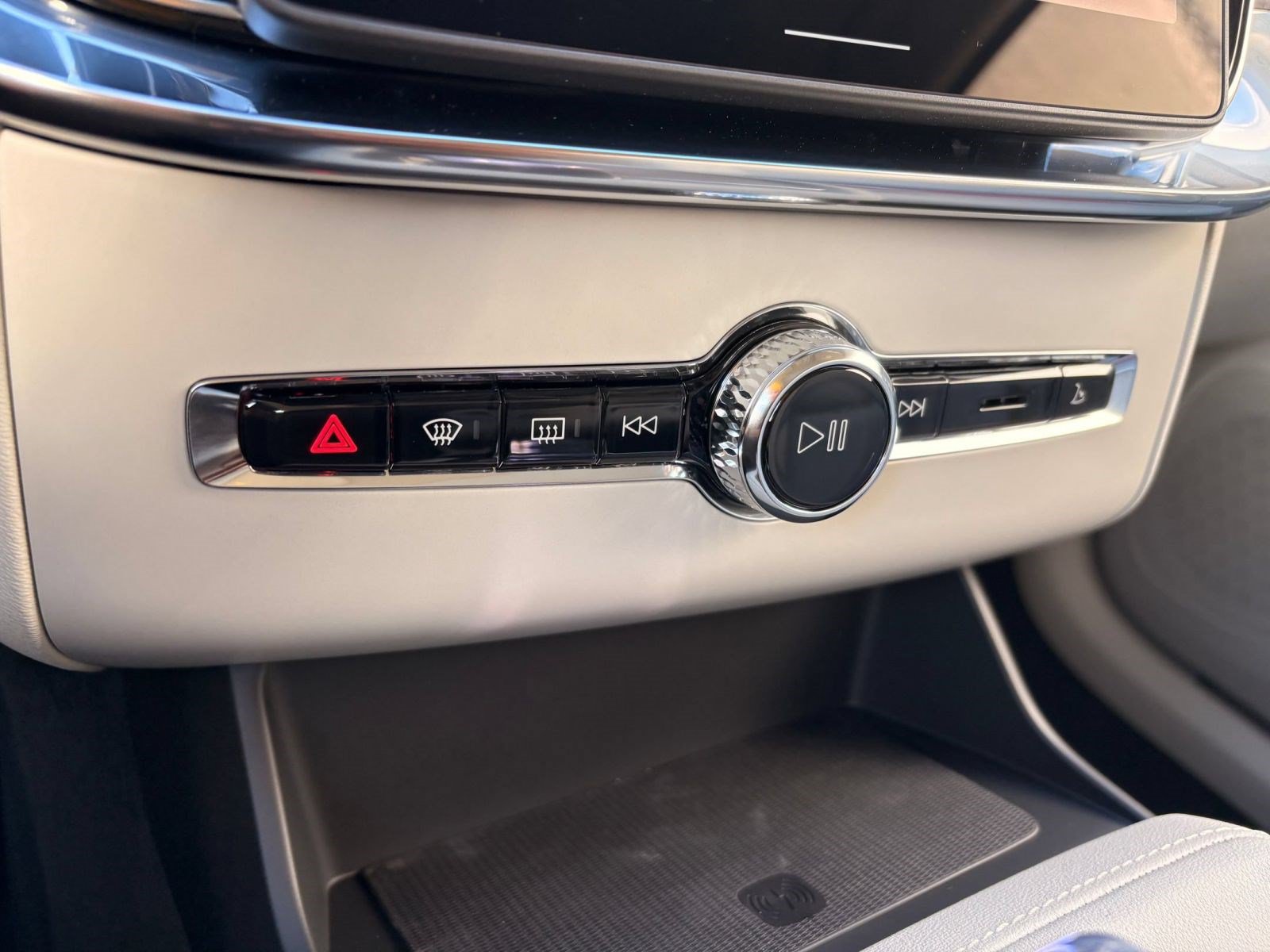 New 2026 Volvo XC90 B6 Ultra w/ Protection Package AWD/4WD image 18