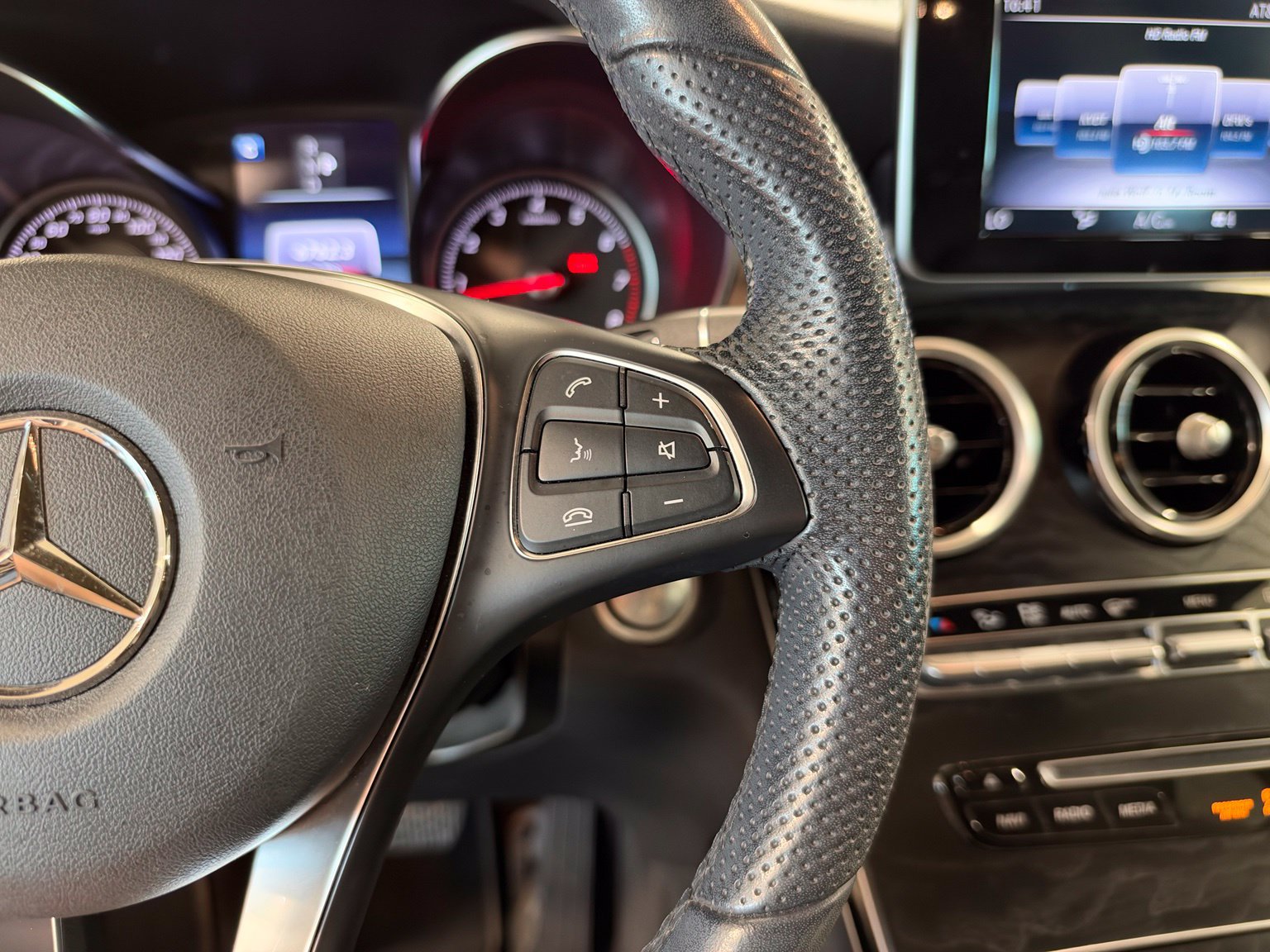 Used 2019 Mercedes-Benz GLC 300 image 18