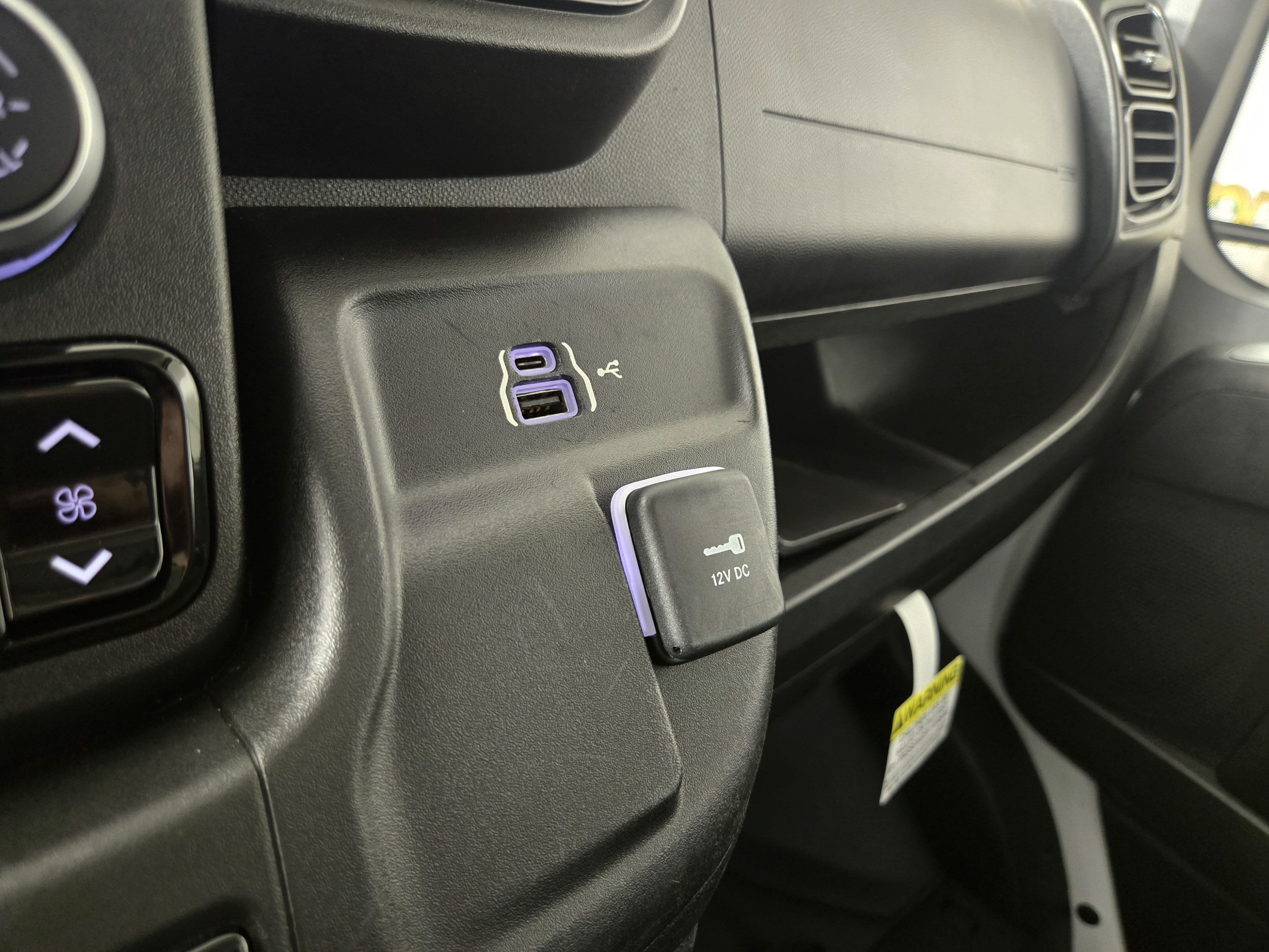 Used 2025 RAM ProMaster 2500 w/ Safety Group FWD image 24