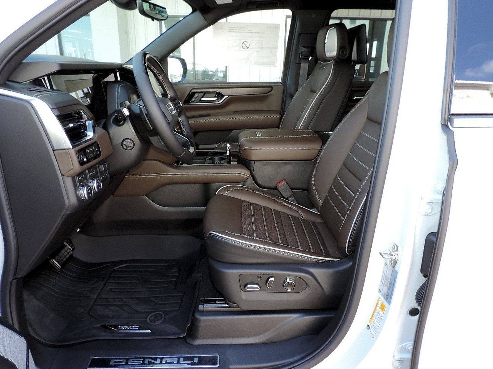 New 2026 GMC Yukon XL Denali Ultimate w/ LPO, Floor Liner Package AWD/4WD image 19