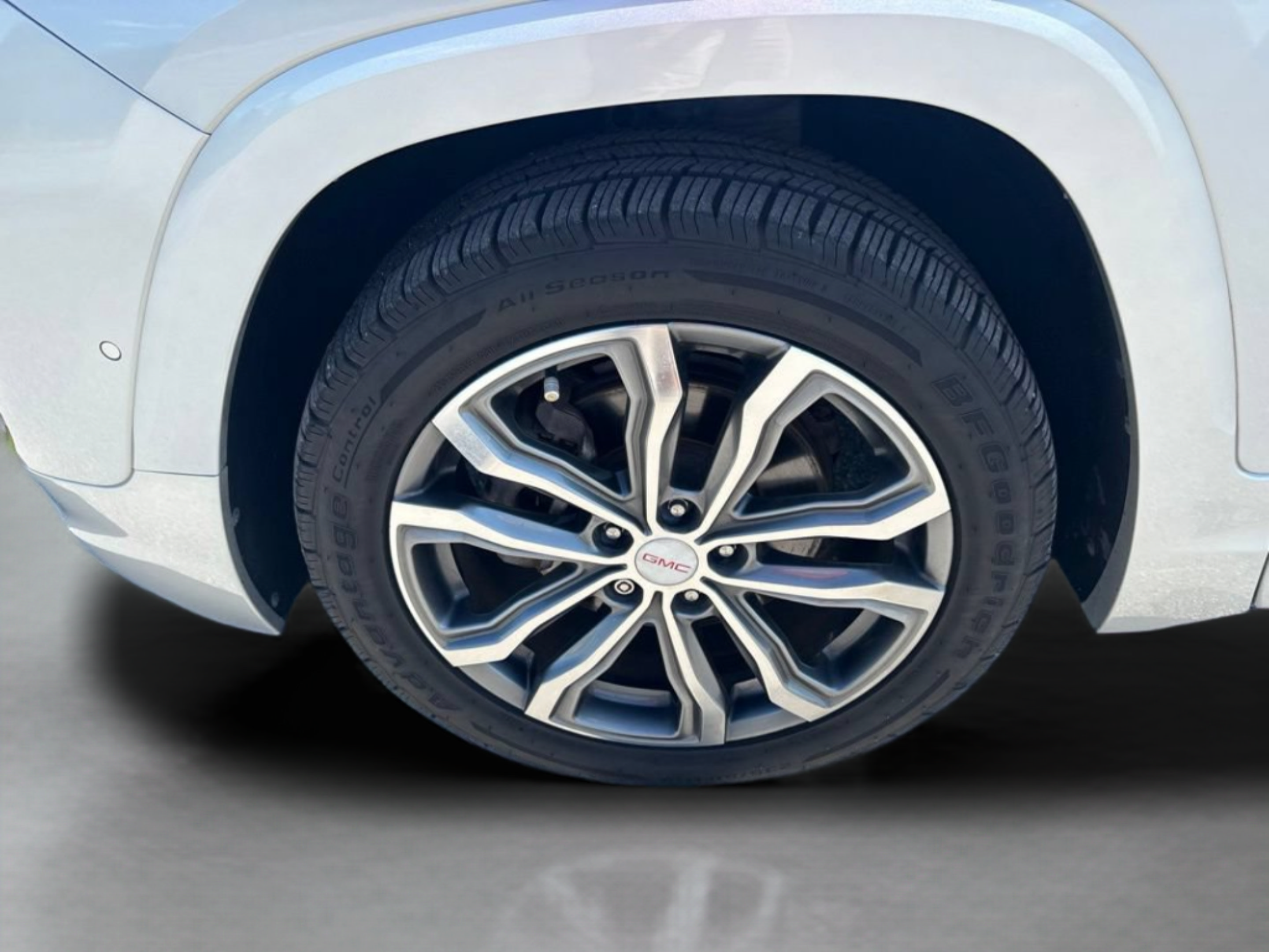 Used 2018 GMC Terrain Denali w/ Advanced Safety Package FWD image 32