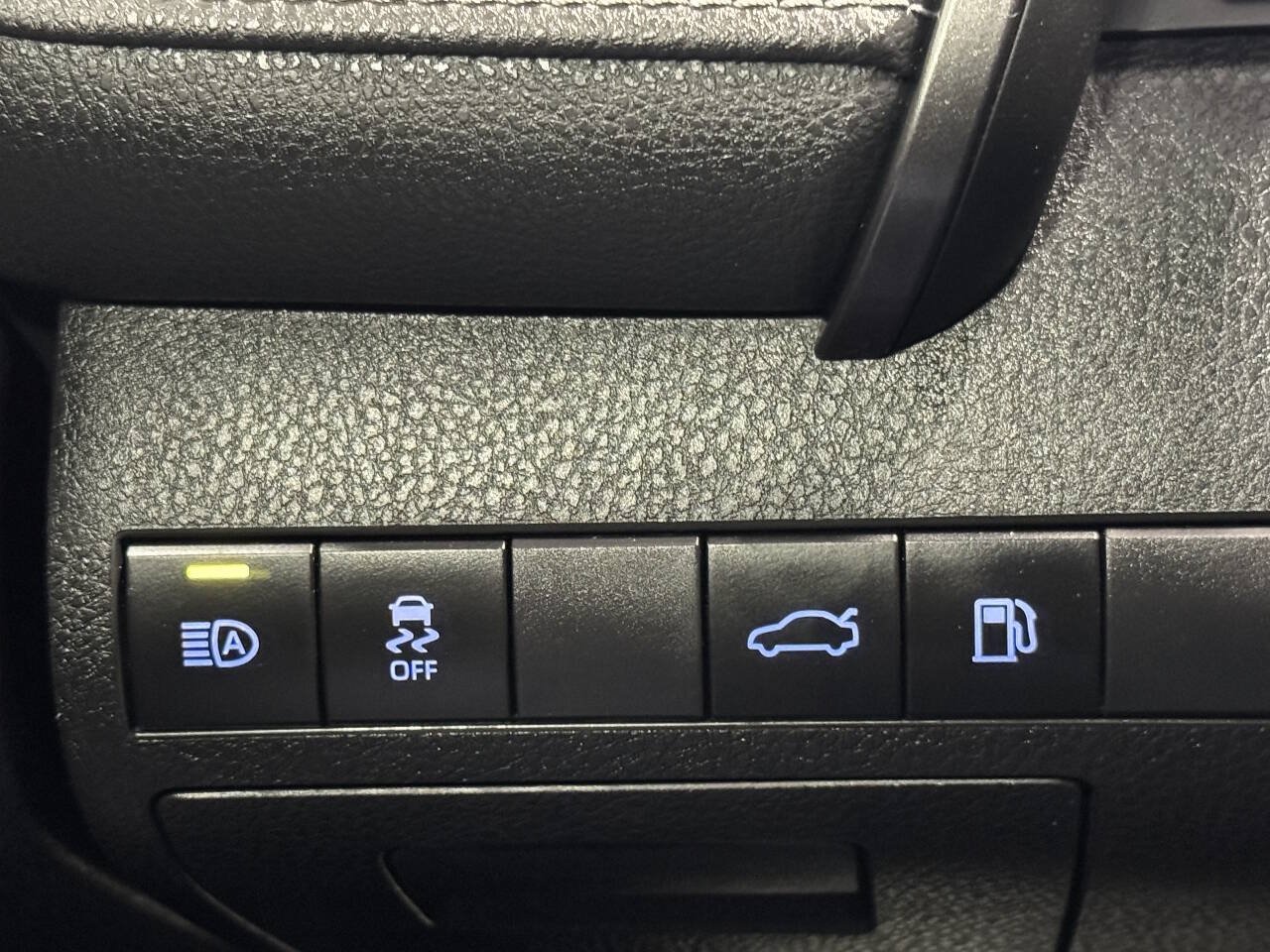Used 2018 Toyota Camry SE FWD image 27