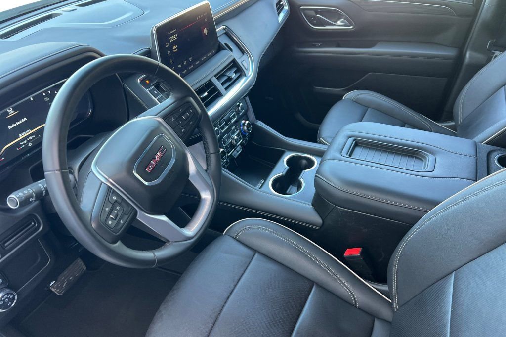 Used 2024 GMC Yukon SLT AWD/4WD image 7
