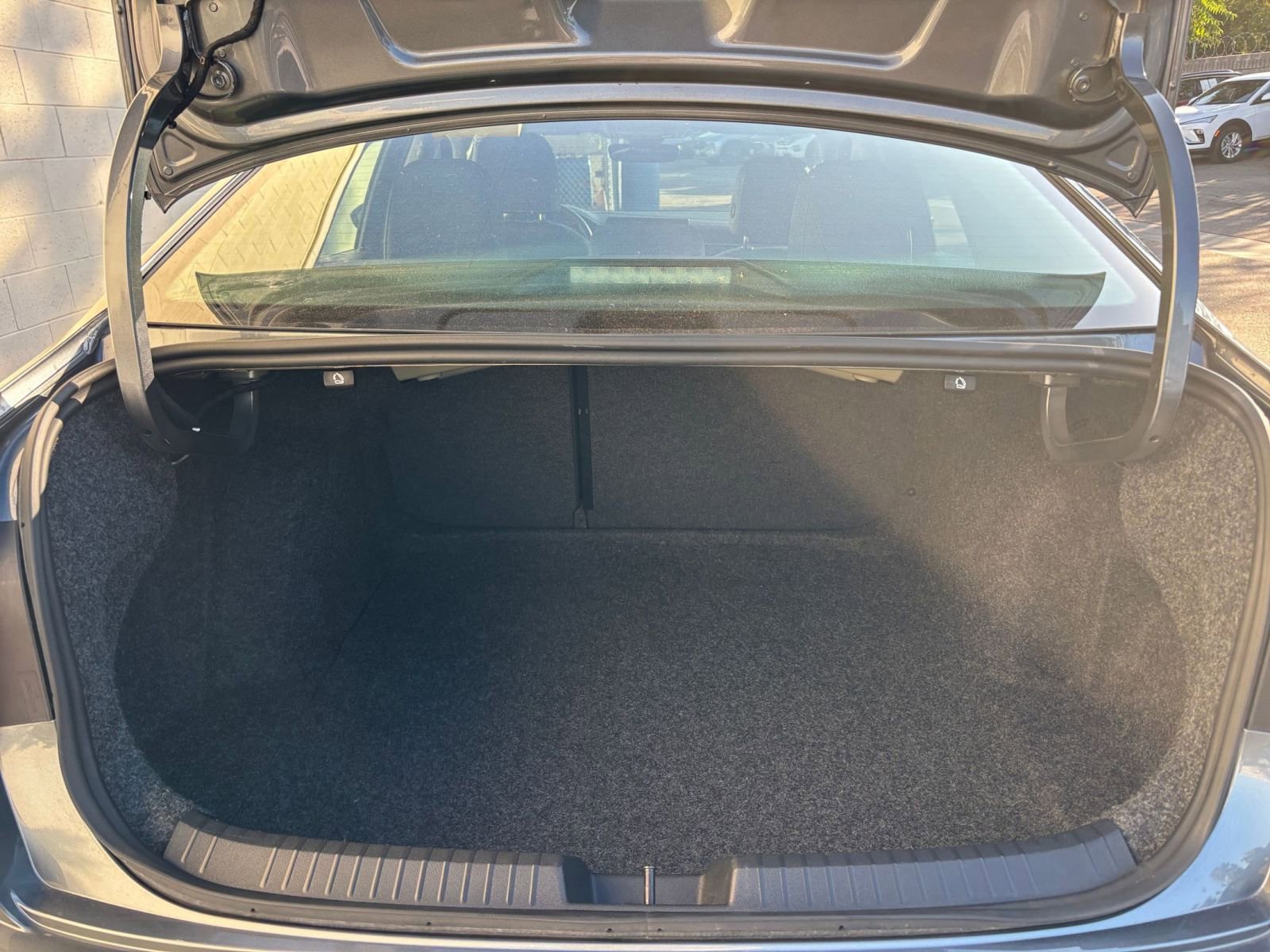 Used 2025 Volkswagen Jetta SE image 31