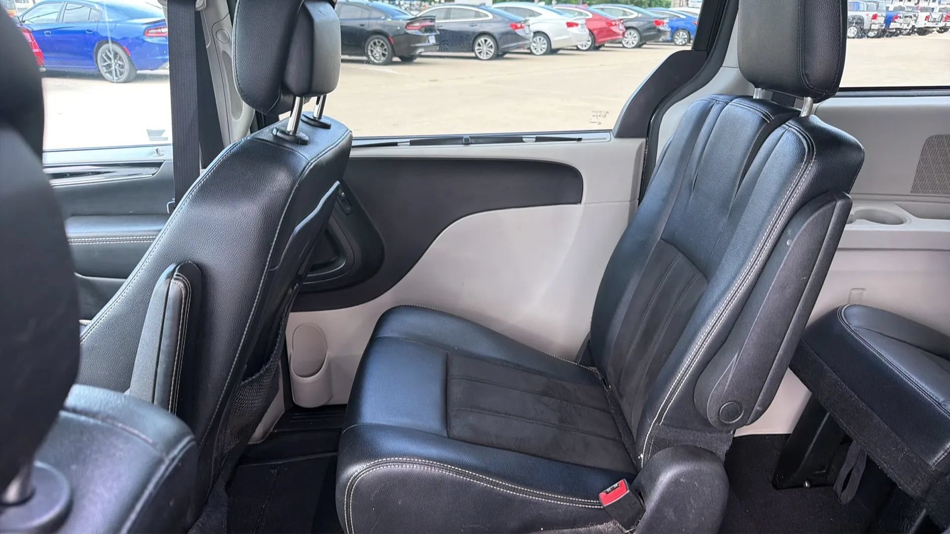 Used 2019 Dodge Grand Caravan SXT w/ Driver Convenience Group FWD image 41