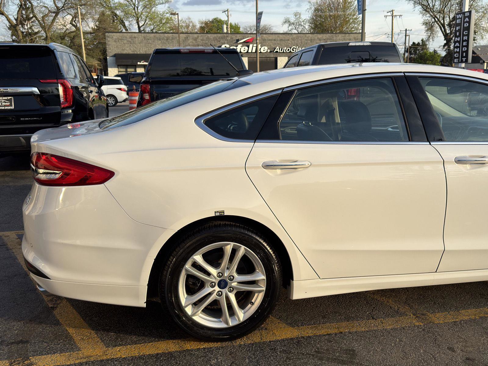 Used 2018 Ford Fusion SE w/ Equipment Group 602A FWD image 9