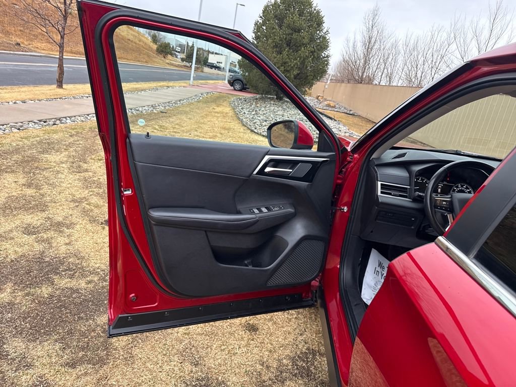 Used 2024 Mitsubishi Outlander SE image 10