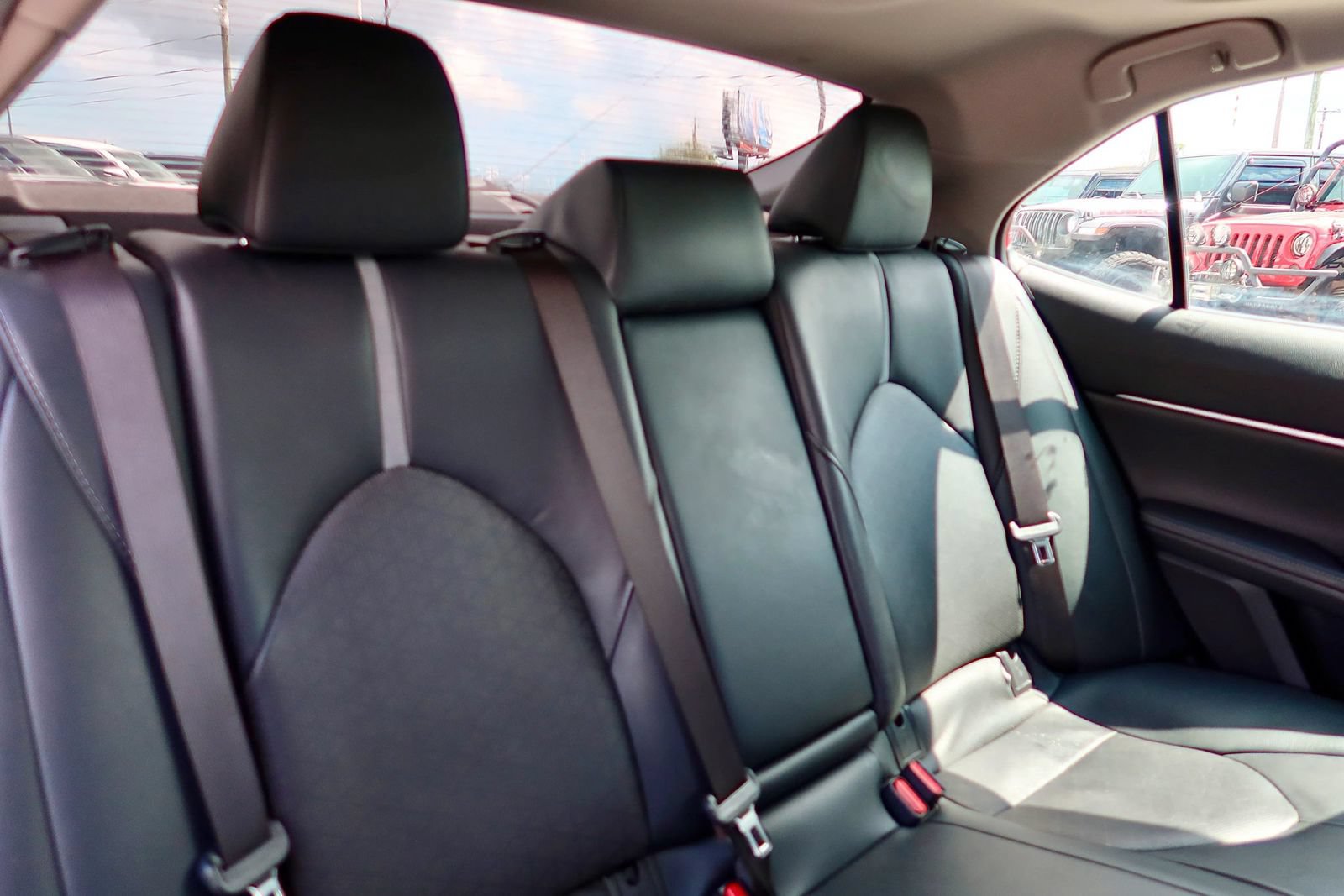 Used 2020 Toyota Camry XSE FWD image 18