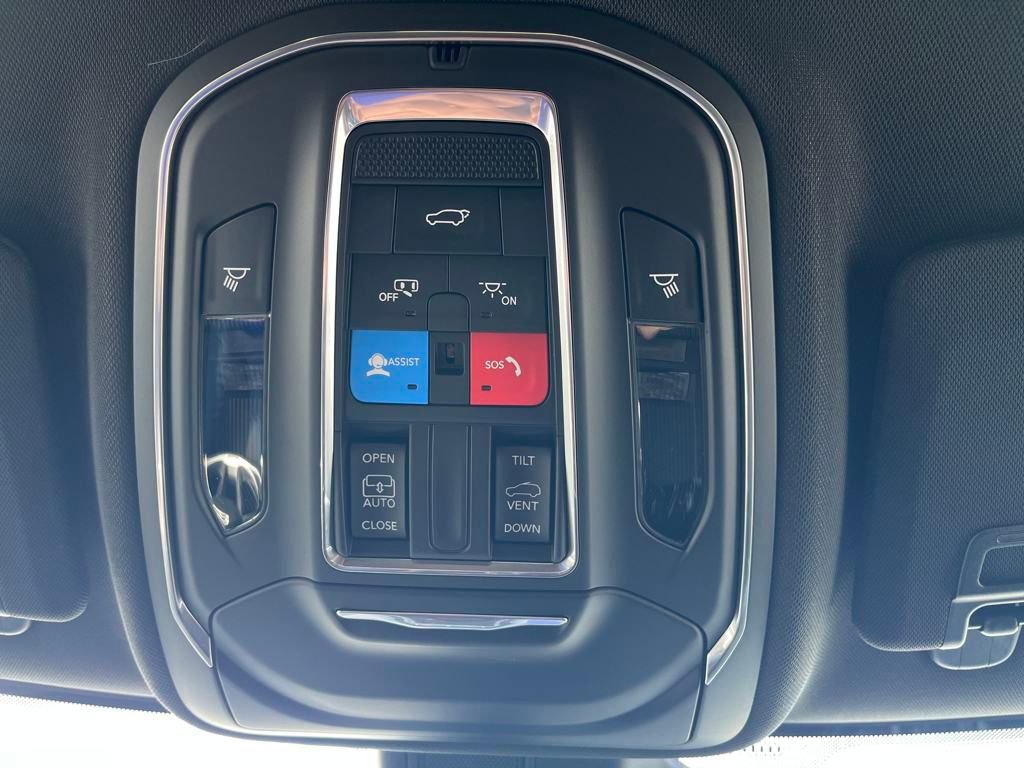 New 2025 Jeep Grand Cherokee L Laredo w/ Luxury Tech Group I image 39