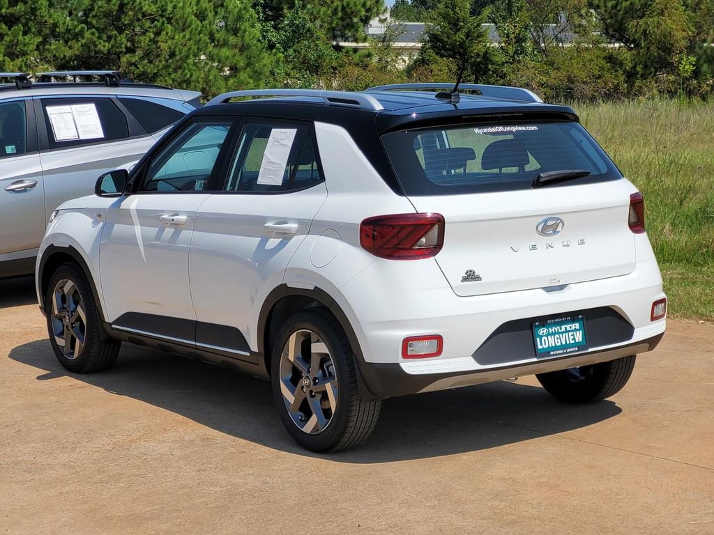 Used 2025 Hyundai Venue Limited FWD image 6