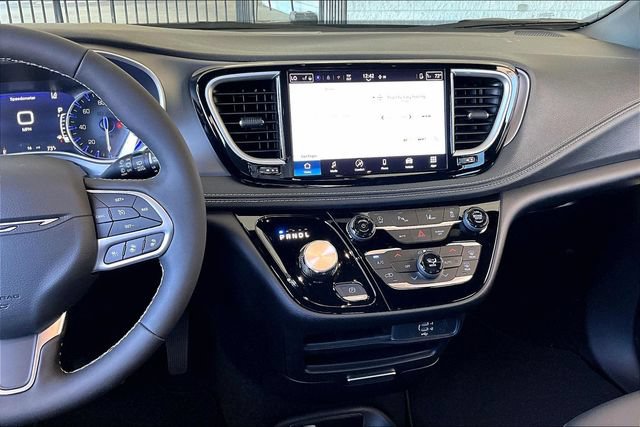 New 2027 Chrysler Pacifica Select FWD image 8