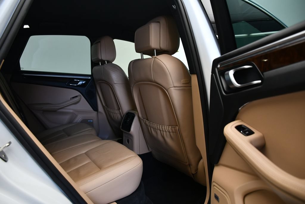 Certified 2023 Porsche Macan S AWD/4WD image 48