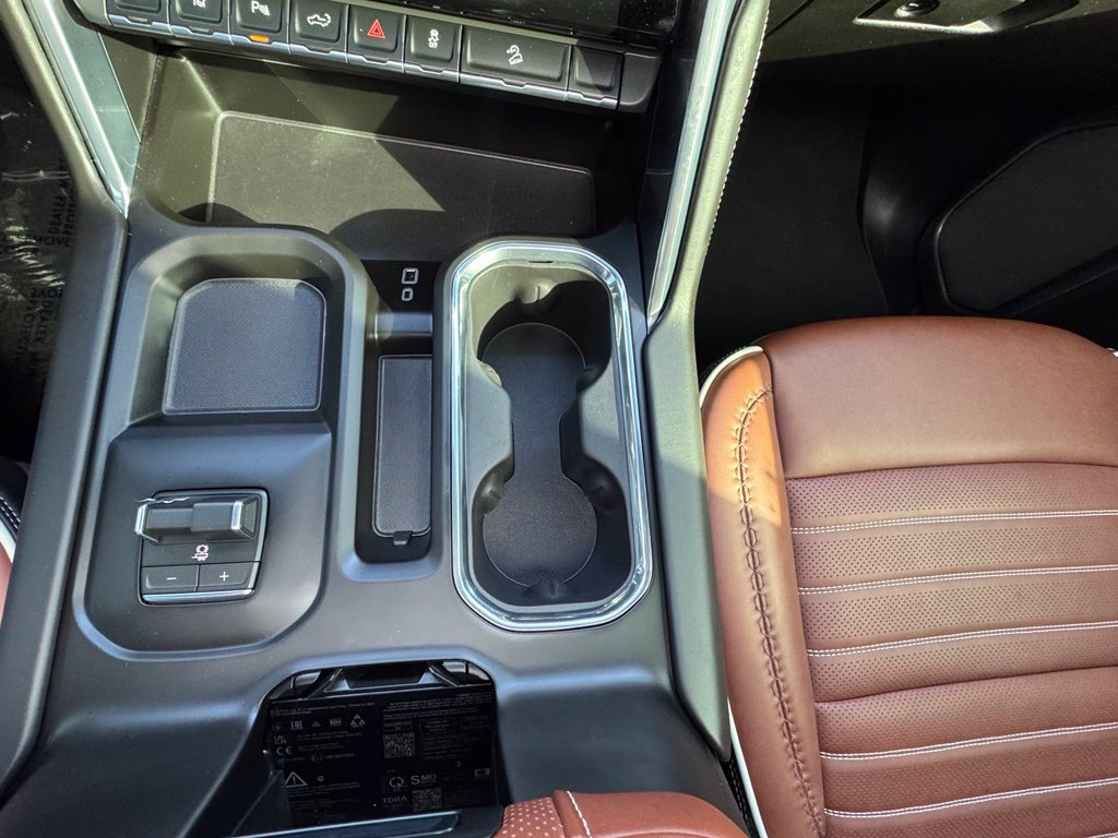 Used 2026 GMC Sierra 3500 Denali Ultimate w/ LPO, Black Badging Package AWD/4WD image 33