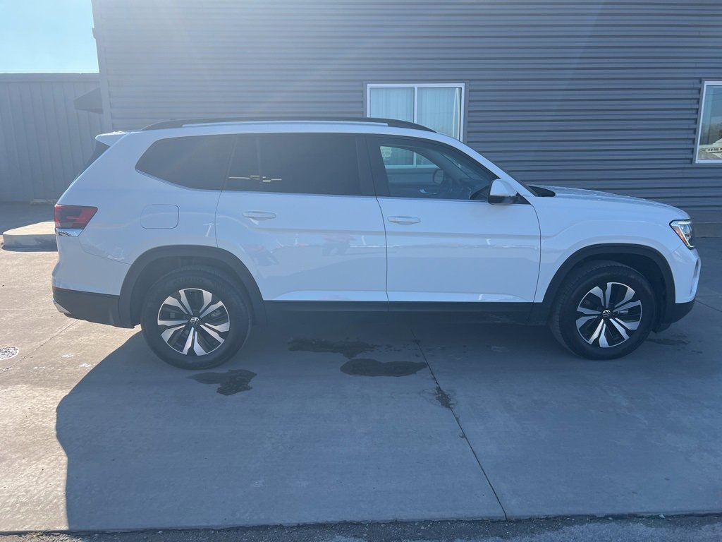 Used 2025 Volkswagen Atlas SE image 4