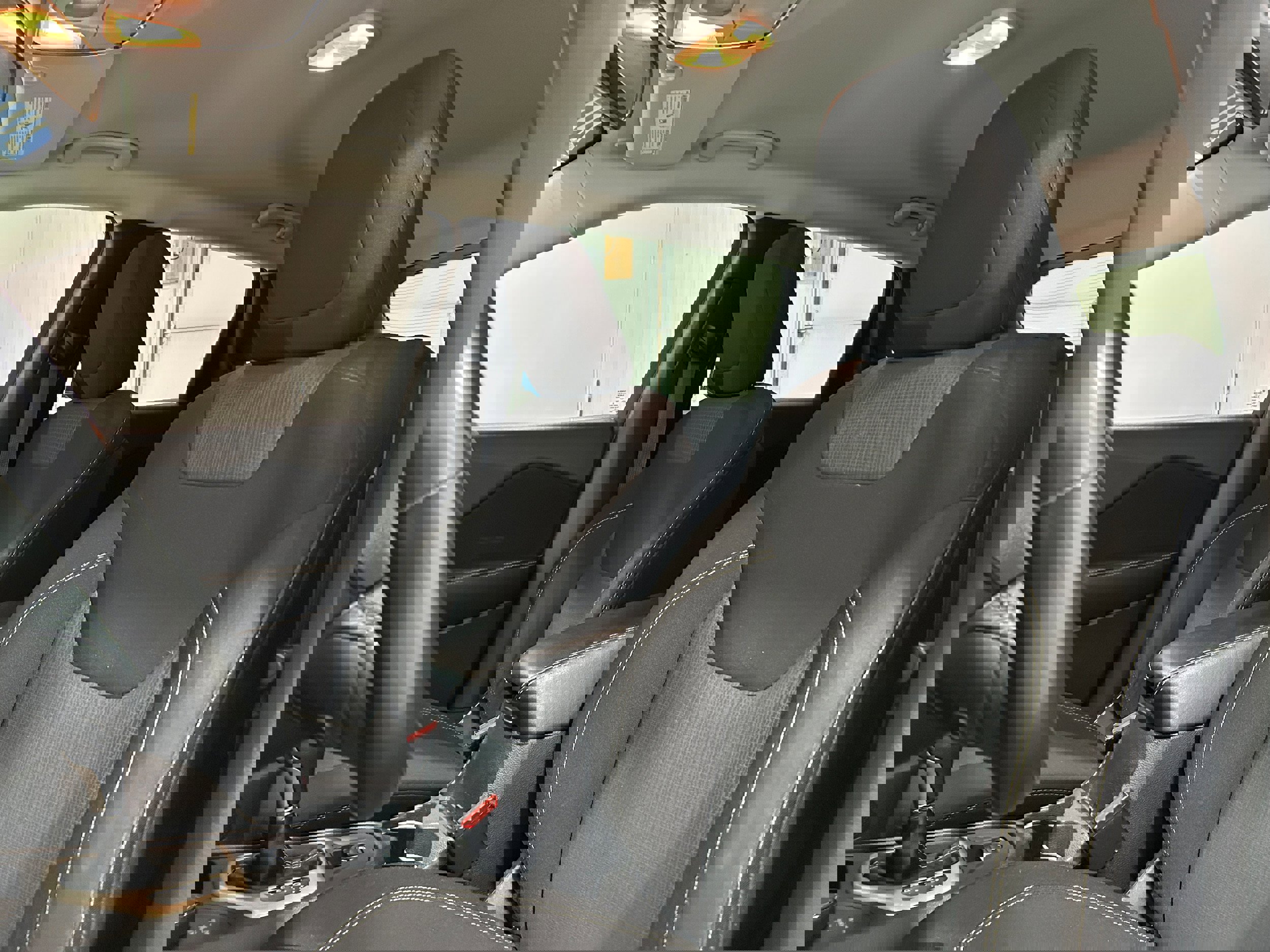 Used 2015 Jeep Cherokee Latitude w/ Cold Weather Group AWD/4WD image 25