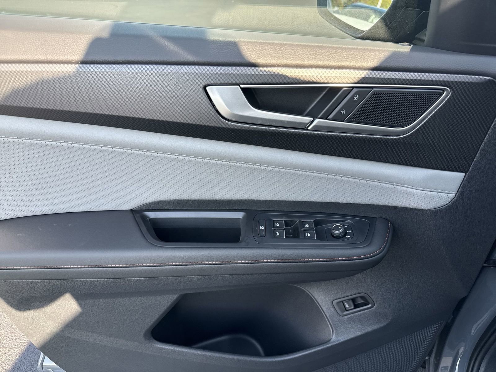 New 2025 Volkswagen Atlas Peak Edition SE image 15