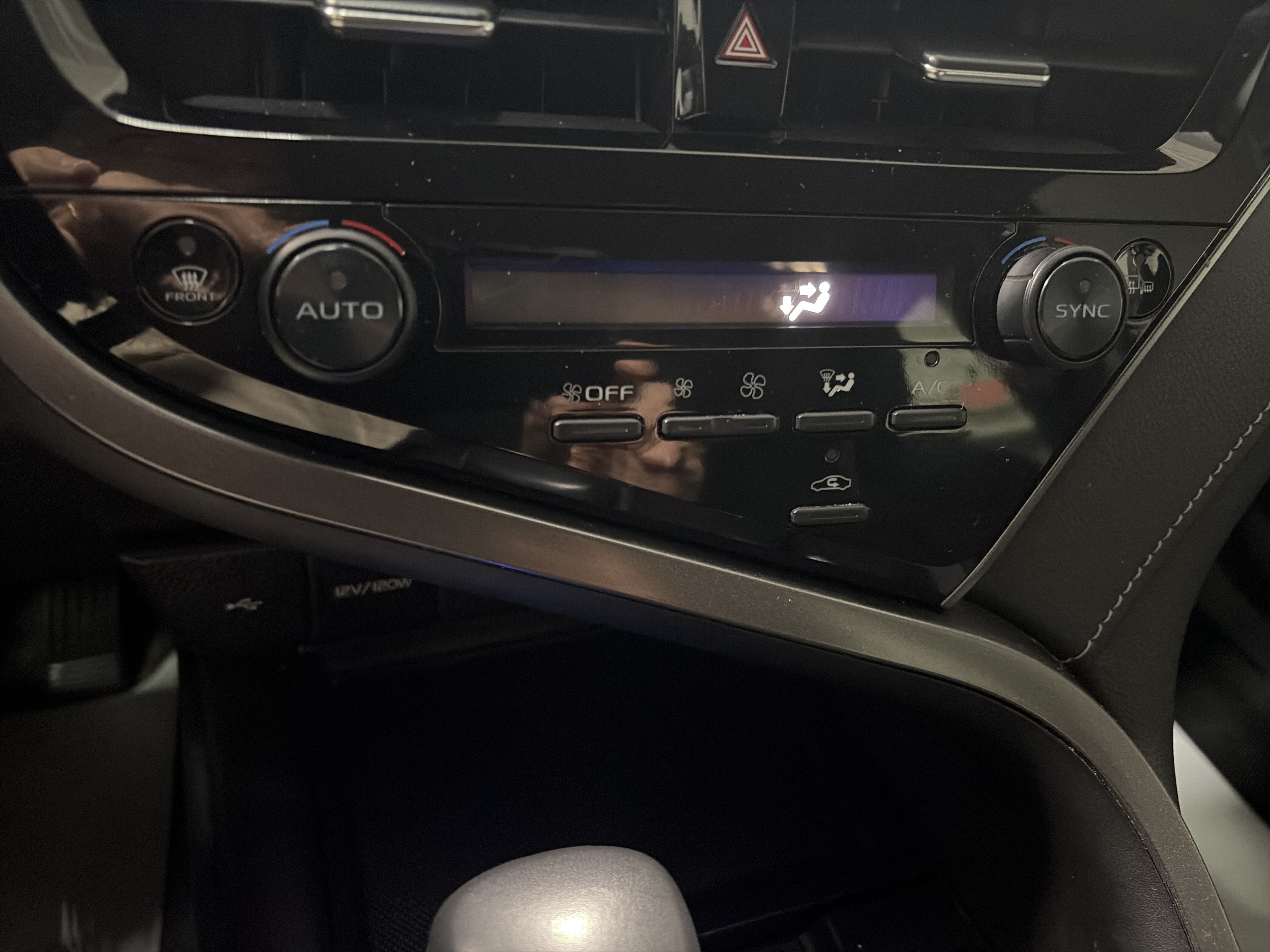 Used 2024 Toyota Camry SE w/ Convenience Package FWD image 19