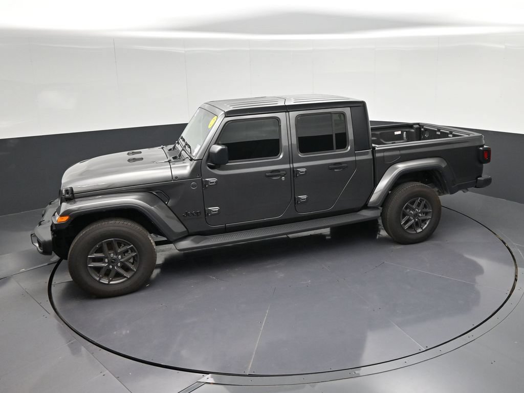 Used 2025 Jeep Gladiator Sport AWD/4WD image 23