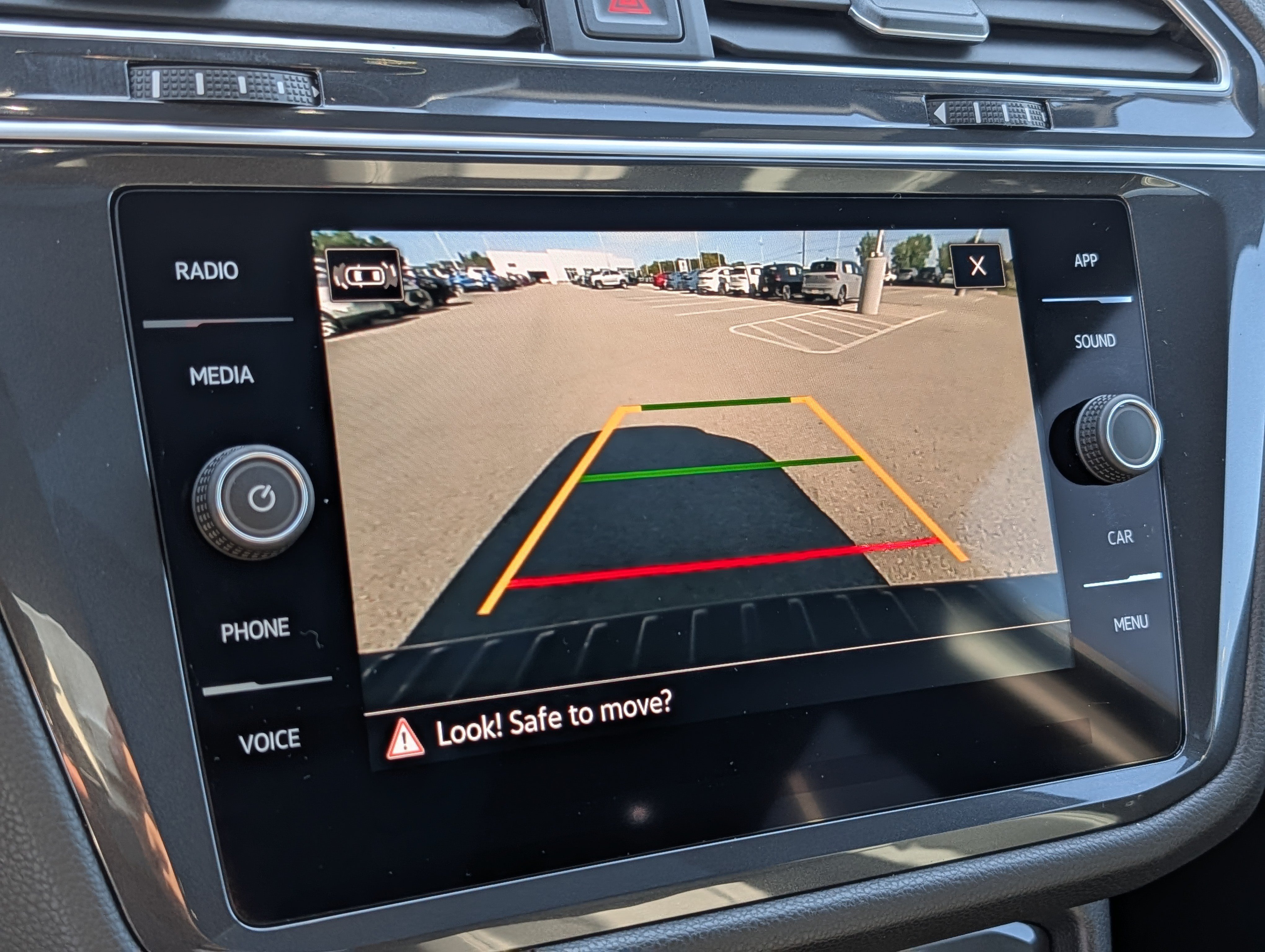 Certified 2024 Volkswagen Tiguan SE R-Line w/ MDO Package, Two-Row AWD/4WD image 33