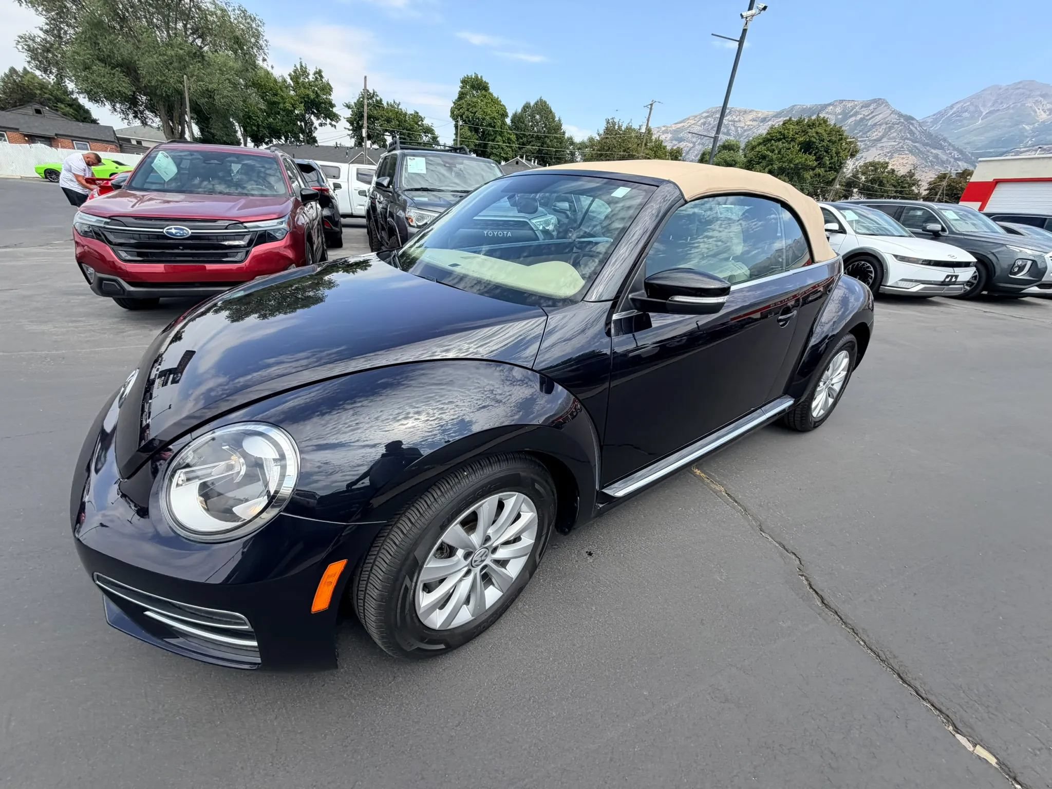 Used 2019 Volkswagen Beetle 2.0T S FWD image 8