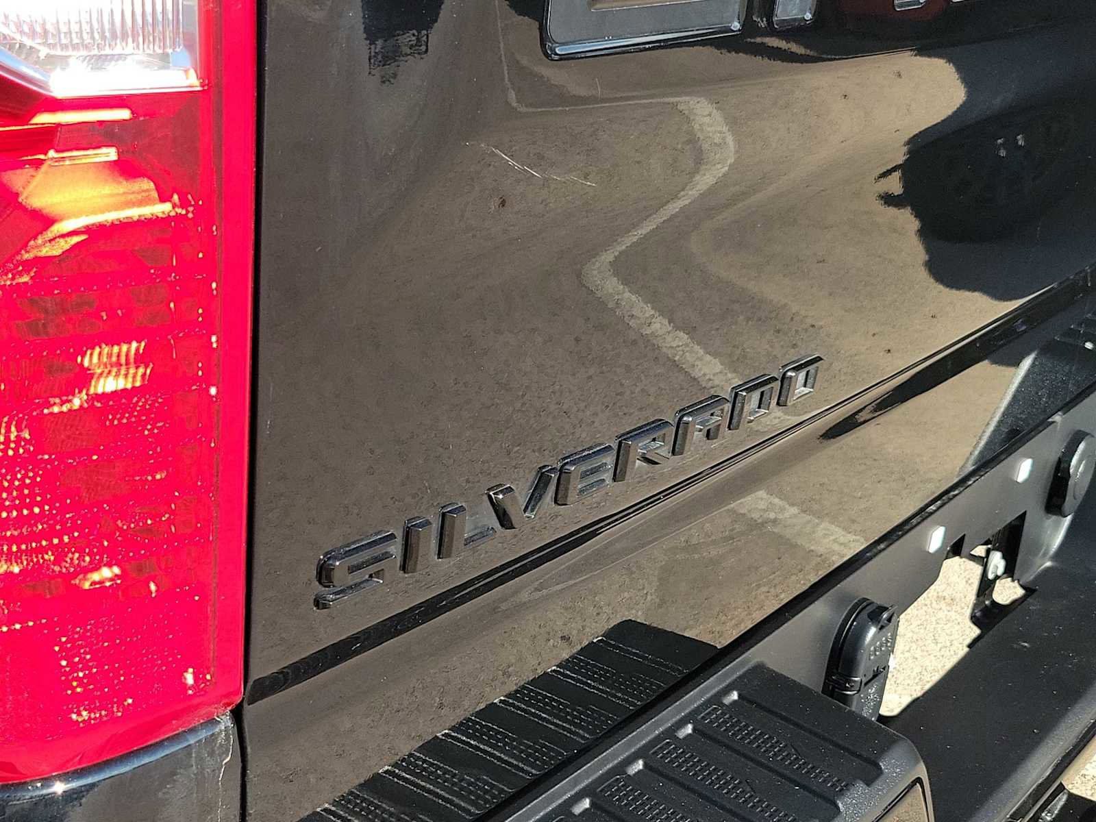 Used 2025 Chevrolet Silverado 1500 Custom w/ LPO, Dark Essentials Package RWD image 11